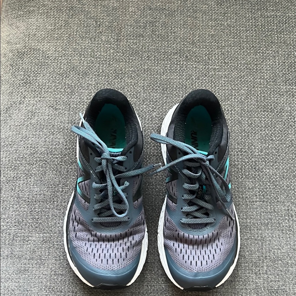 New Balance women Athletic Shoes - Gray and Teal